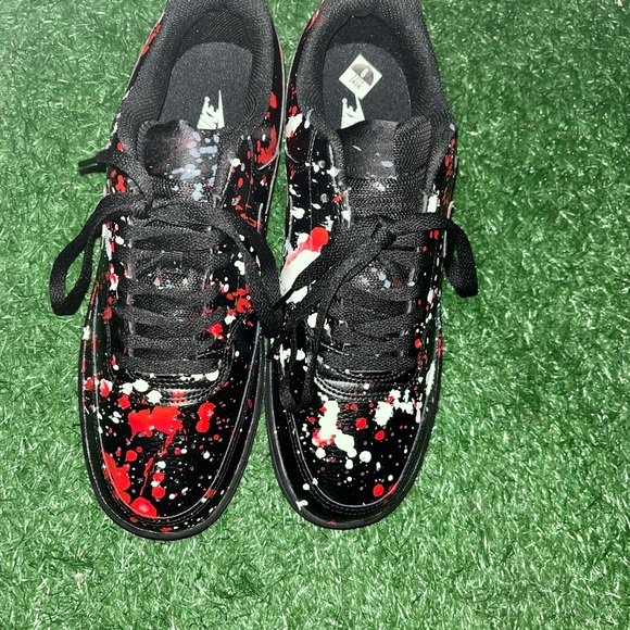 Custom nike shoes - Picture 3 of 3